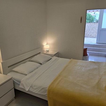 Apartment Ella Banjol Eksteriør bilde