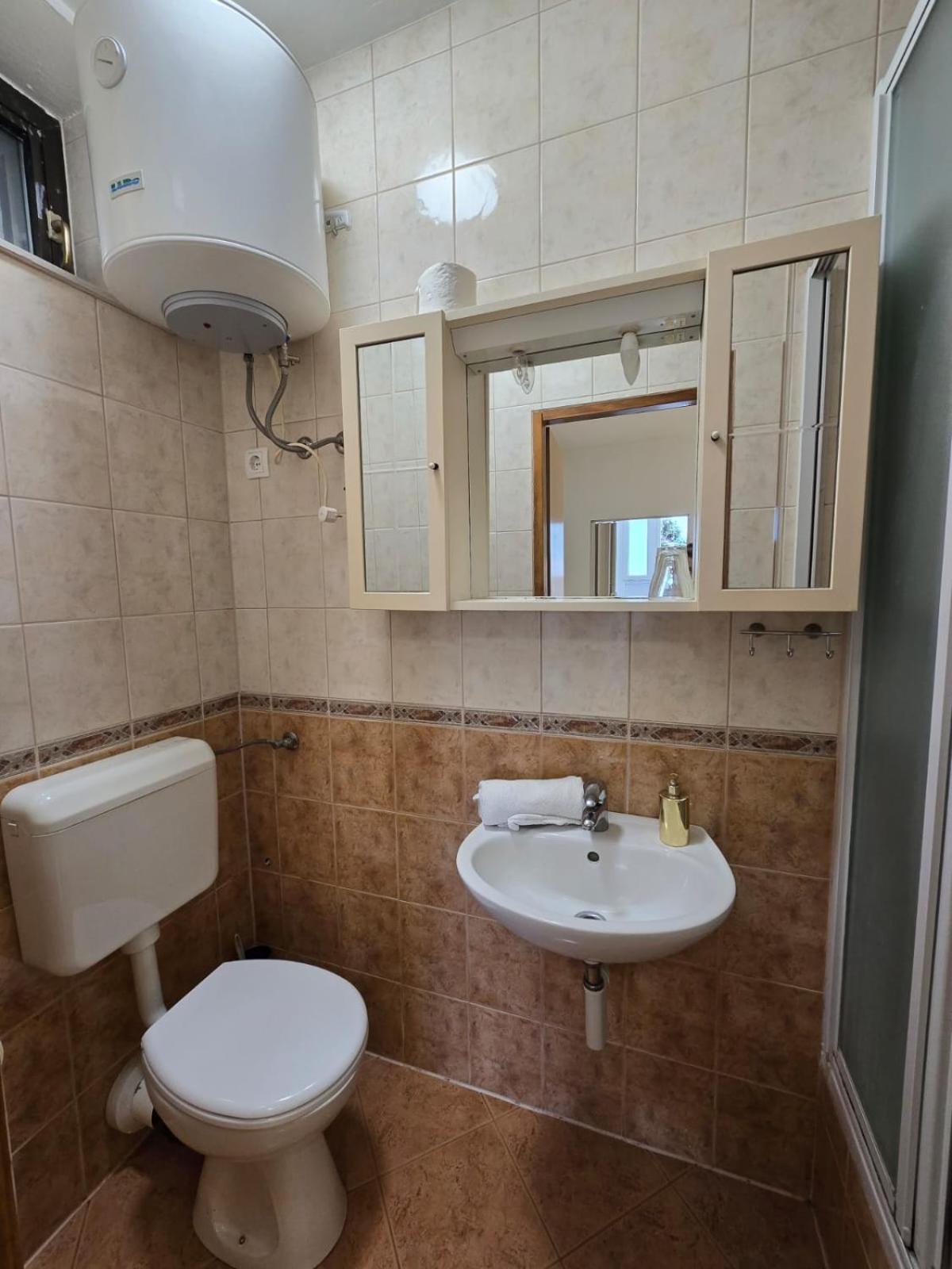 Apartment Ella Banjol Eksteriør bilde