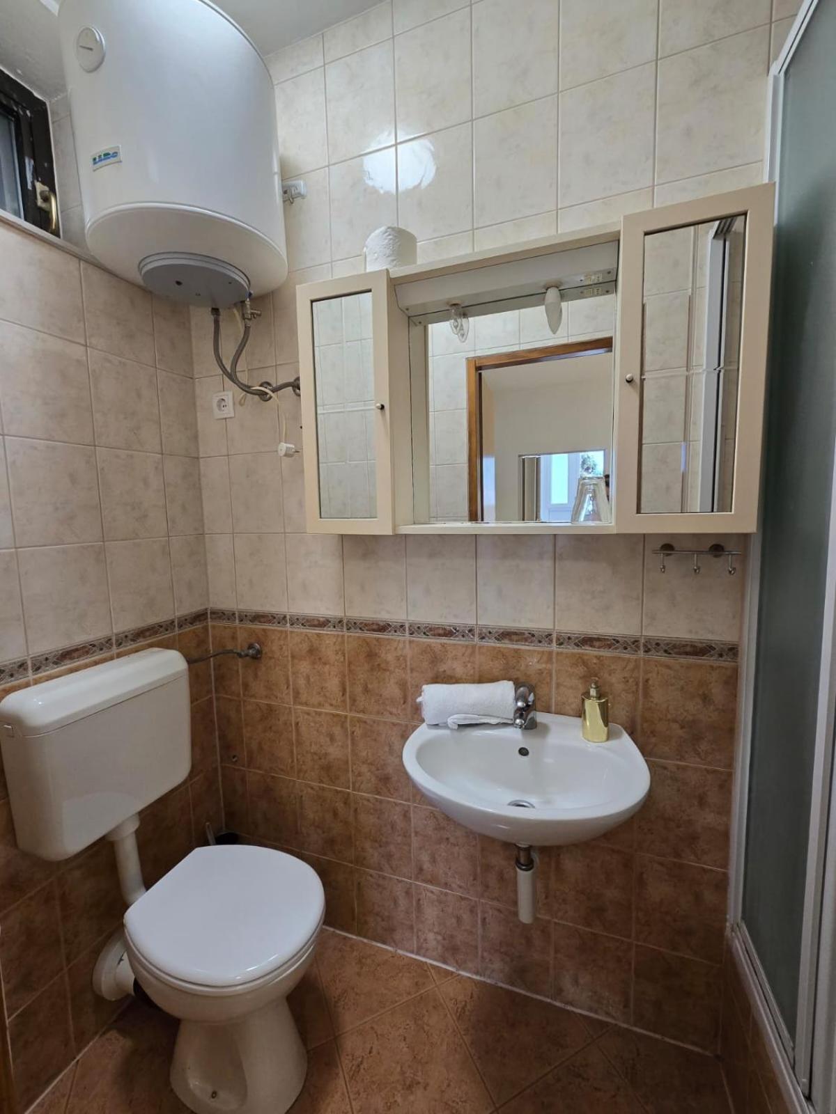 Apartment Ella Banjol Eksteriør bilde