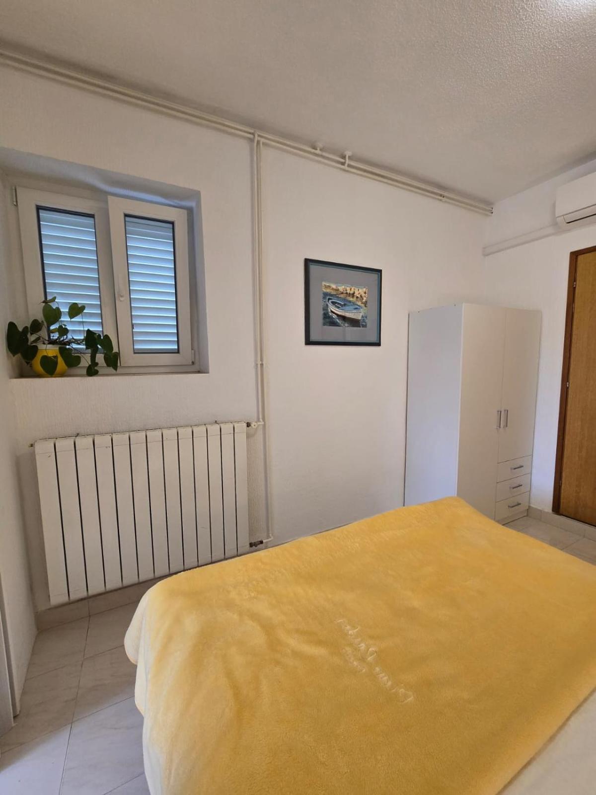 Apartment Ella Banjol Eksteriør bilde