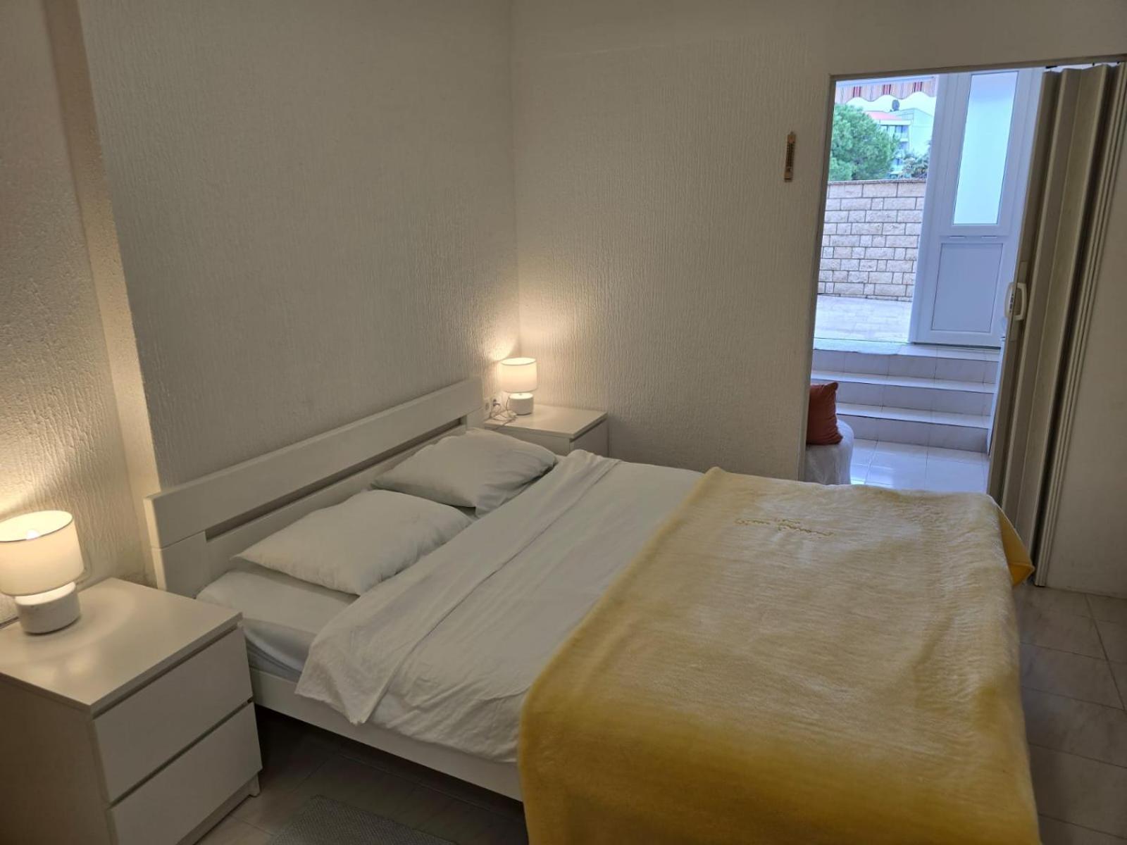 Apartment Ella Banjol Eksteriør bilde