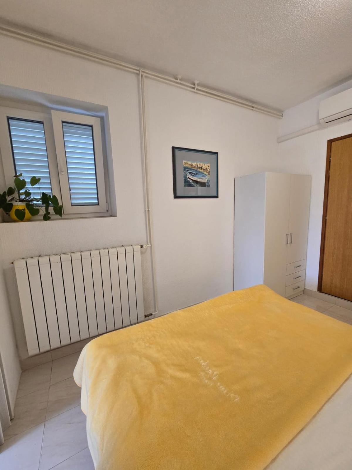 Apartment Ella Banjol Eksteriør bilde