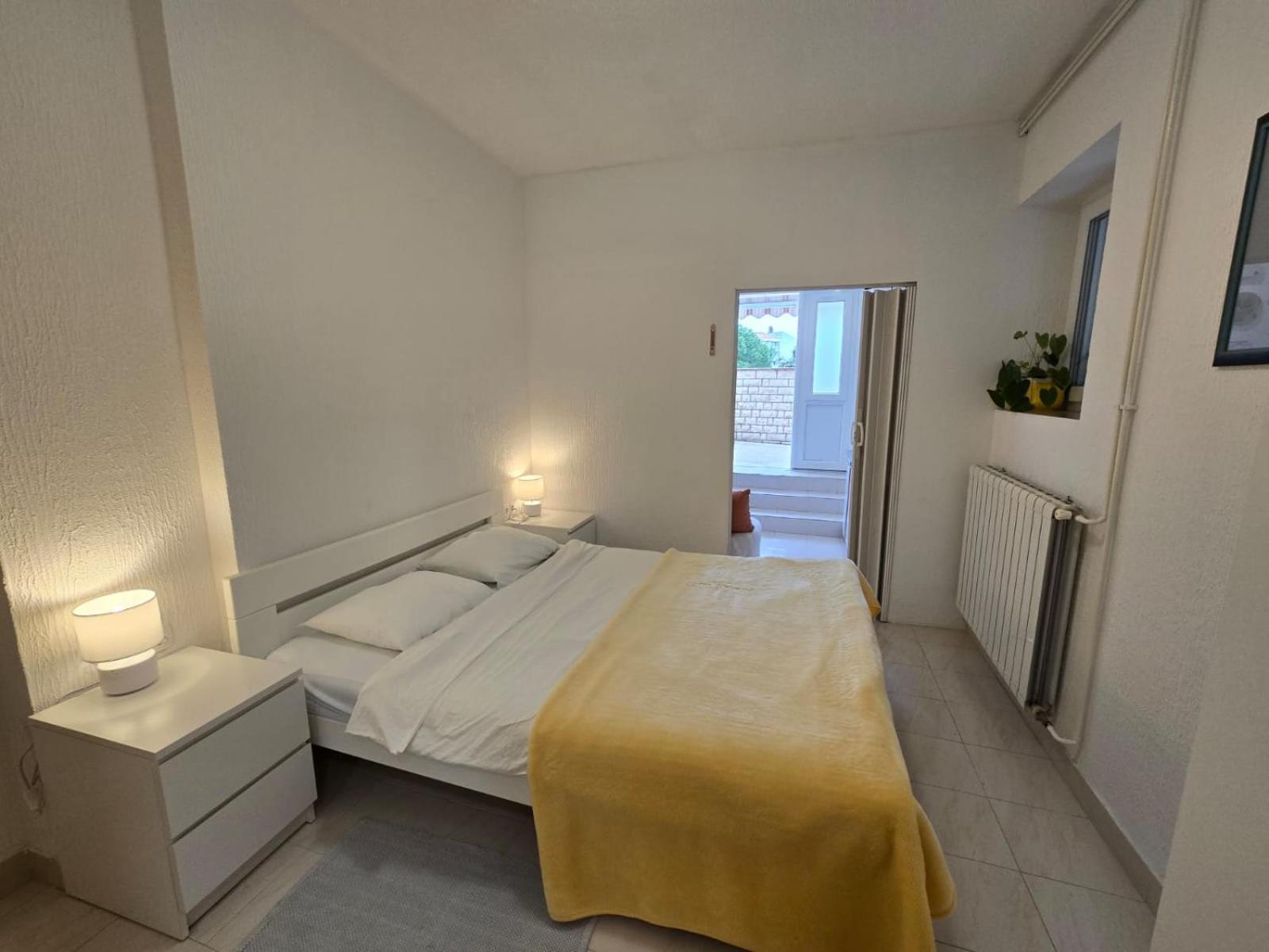 Apartment Ella Banjol Eksteriør bilde